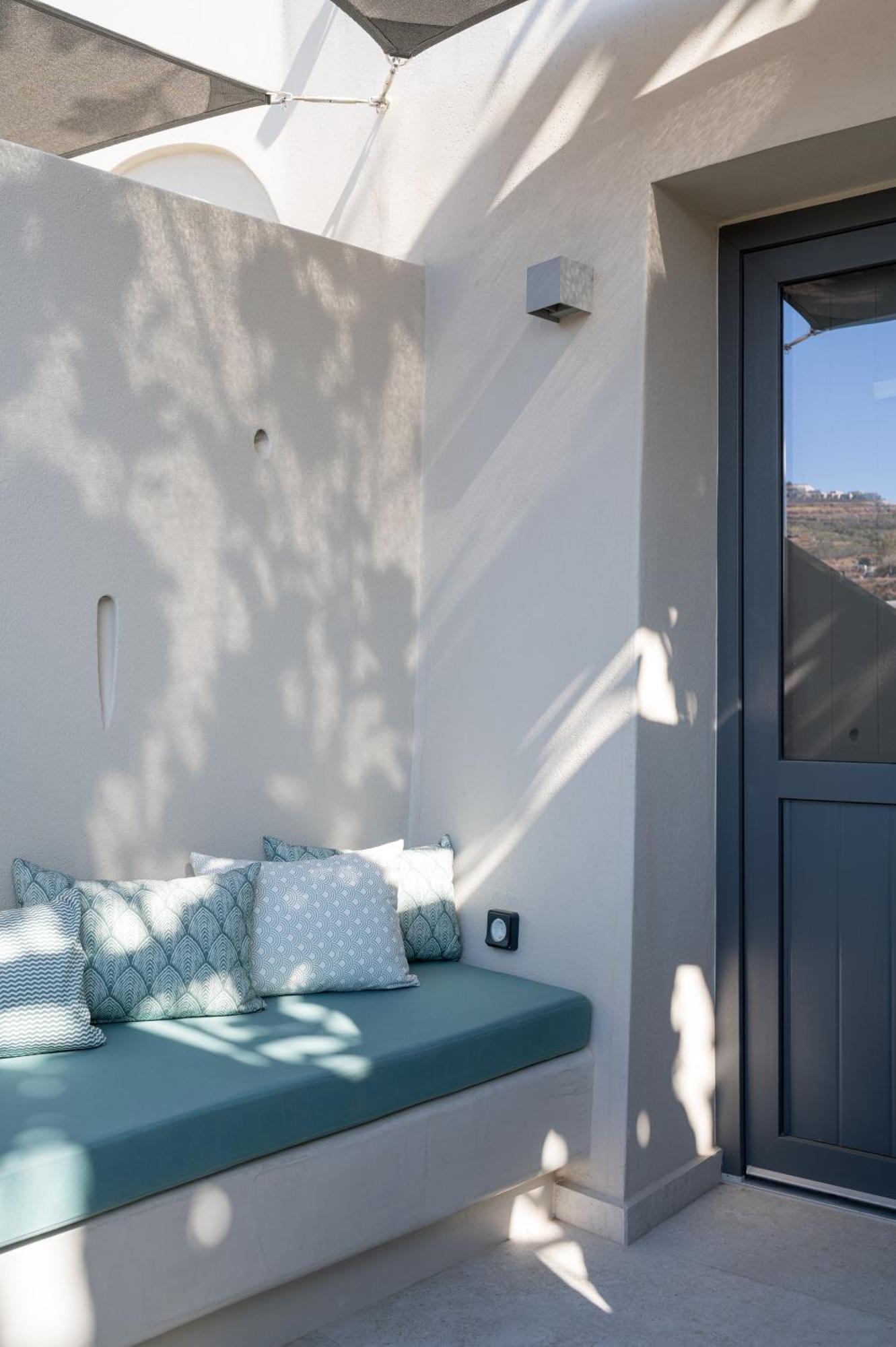Galaria Serenity Suites Vóthon Екстериор снимка
