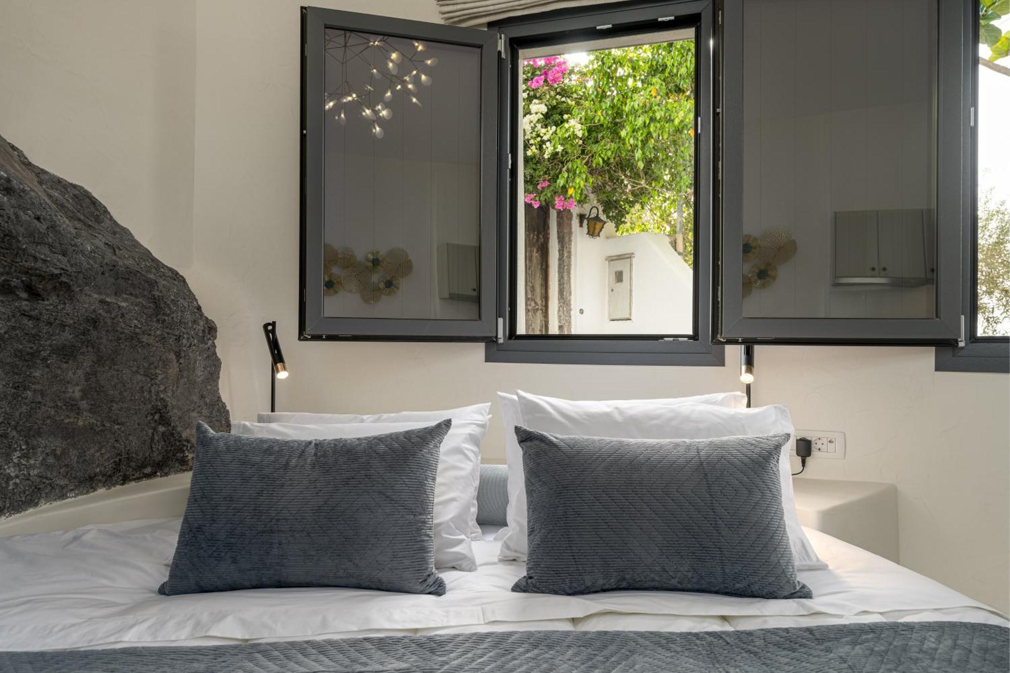 Galaria Serenity Suites Vóthon Екстериор снимка